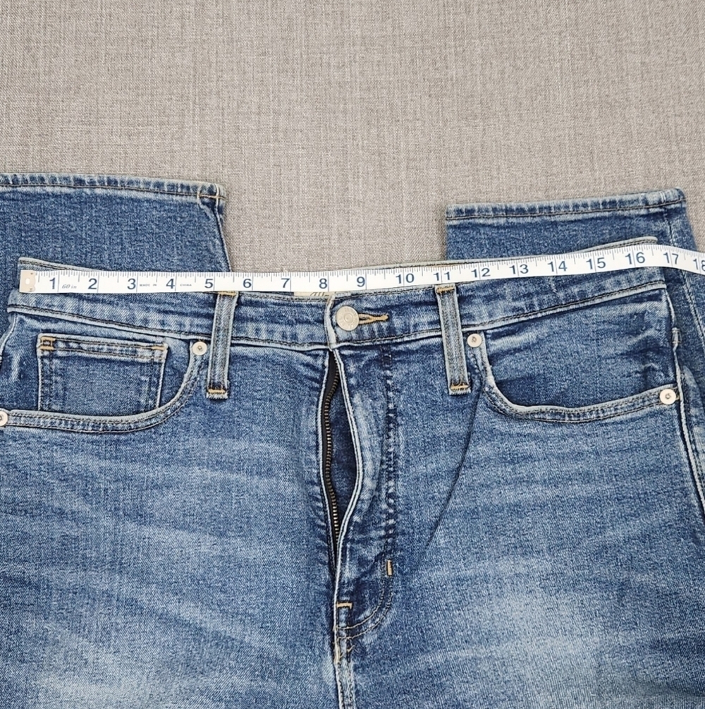 Madewell Distressed Style The Mom Jean Size 31 - Picture 7 of 11